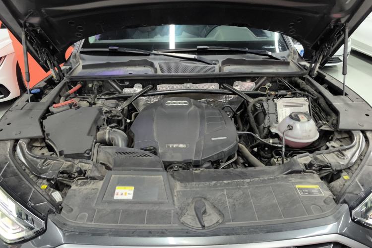 Used Audi Q5L 2022 40T Luxury Dynamic Model Engine Bay