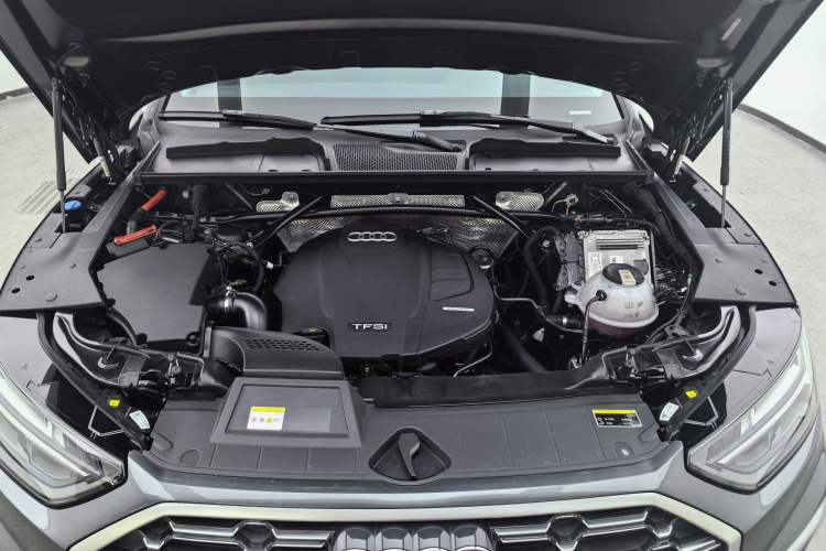 Used Audi Q5L 2022 Updated 40T Luxury Dynamic Edition Engine Bay