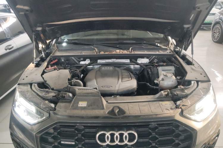 Used Audi Q5L 2022 40T Luxury Dynamic Model Engine Bay