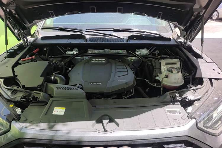 Used Audi Q5L 2022 40T Fashionable and Dynamic Model Engine Bay