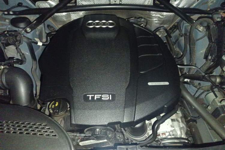 Used Audi Q5L 2022 40T Luxury Dynamic Model Engine Bay
