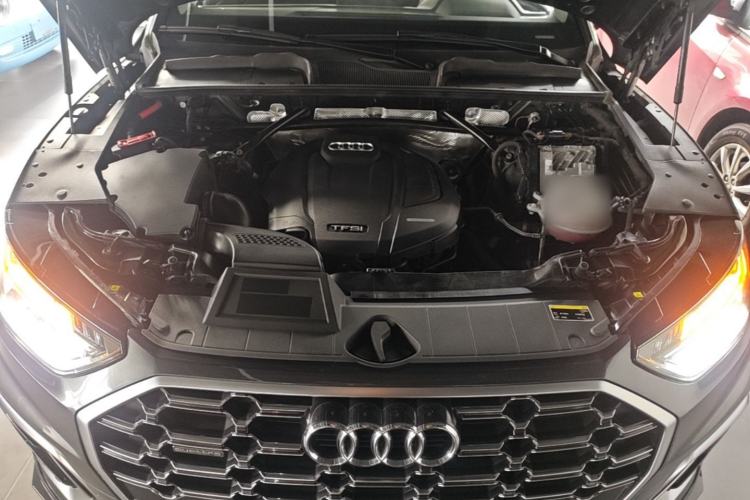 Used Audi Q5L 2022 45T Luxury Dynamic Model Engine Bay