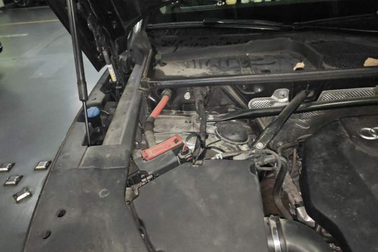 Used Audi Q5L 2022 Updated 45T Luxury Dynamic Version Engine Bay Right