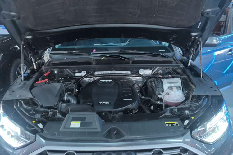 Used Audi Q5L 2022 40T Luxury Dynamic Model Engine Bay