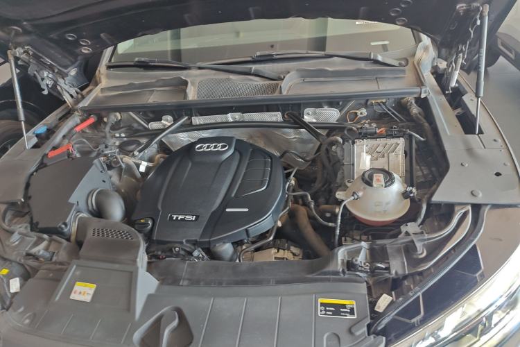 Used Audi Q5L 2022 45T Luxury Dynamic Model Engine Bay