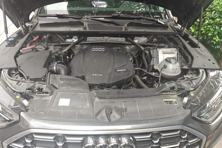 Used Audi Q5L 2022 40T Luxury Dynamic Model Engine Bay