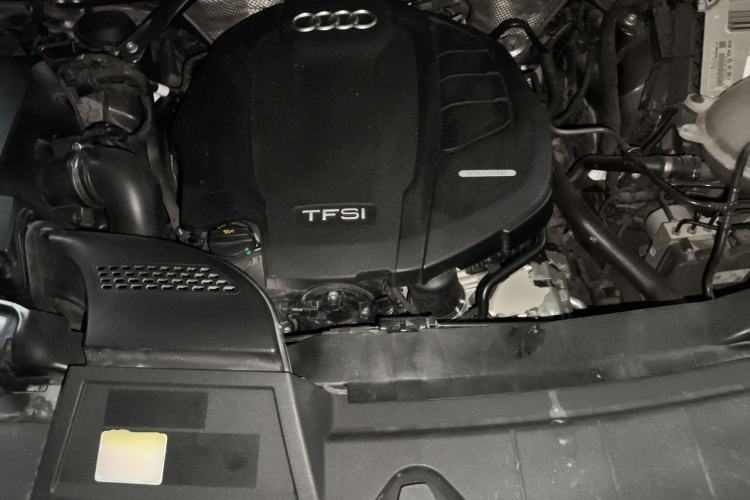 Used Audi Q5L 2022 40T Luxury Dynamic Model Engine Bay