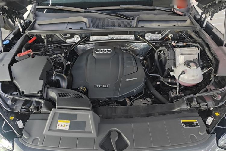 Used Audi Q5L 2022 40T Fashionable and Dynamic Model Engine Bay