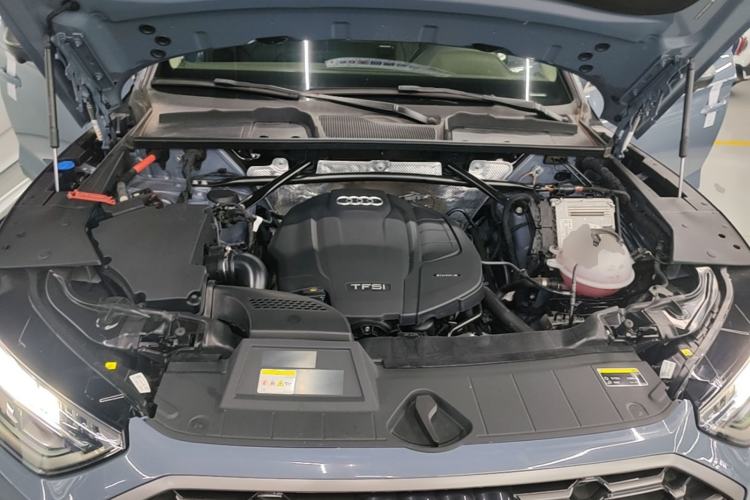 Used Audi Q5L 2022 40T RS Package Performance Model Engine Bay