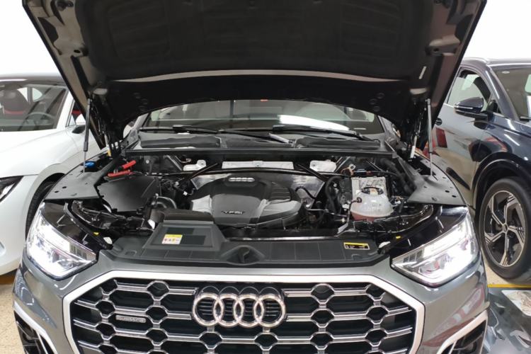 Used Audi Q5L 2022 45T Luxury Dynamic Model Engine Bay