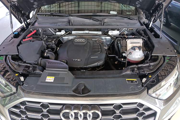 Used Audi Q5L 2022 40T Luxury Dynamic Model Engine Bay