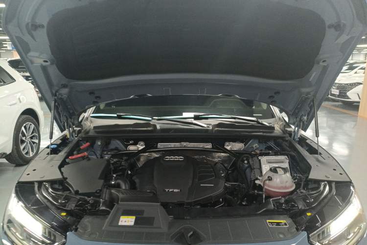 Used Audi Q5L 2022 40T RS Package Performance Model Engine Bay