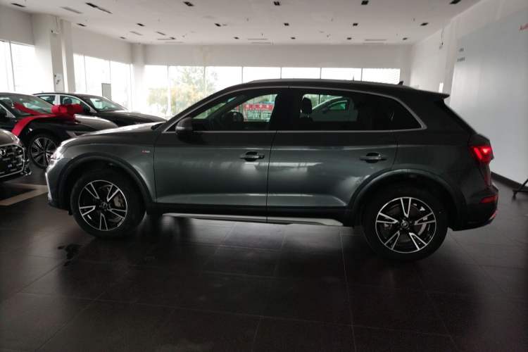 Used Audi Q5L 2022 40T Fashionable and Dynamic Model Exterior 4