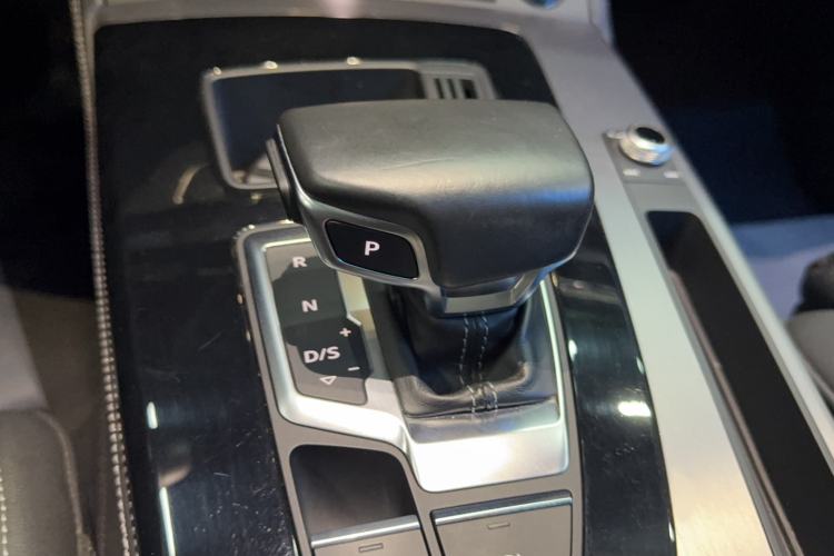 Used Audi Q5L 2022 40T Fashionable and Dynamic Model Gear Lever