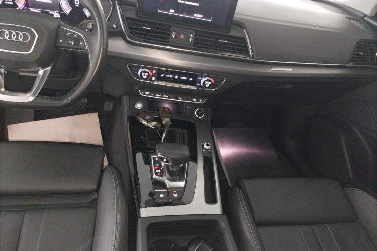 Used Audi Q5L 2022 40T Fashionable and Dynamic Model Gear Lever