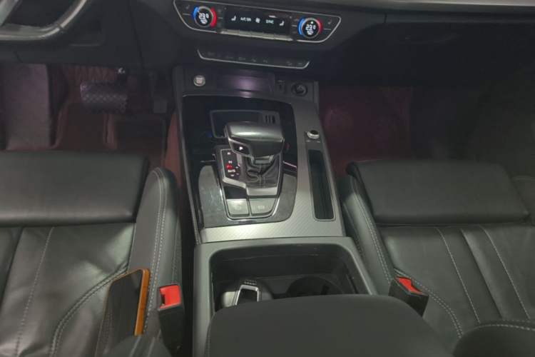 Used Audi Q5L 2022 40T Luxury Dynamic Model Gear Lever