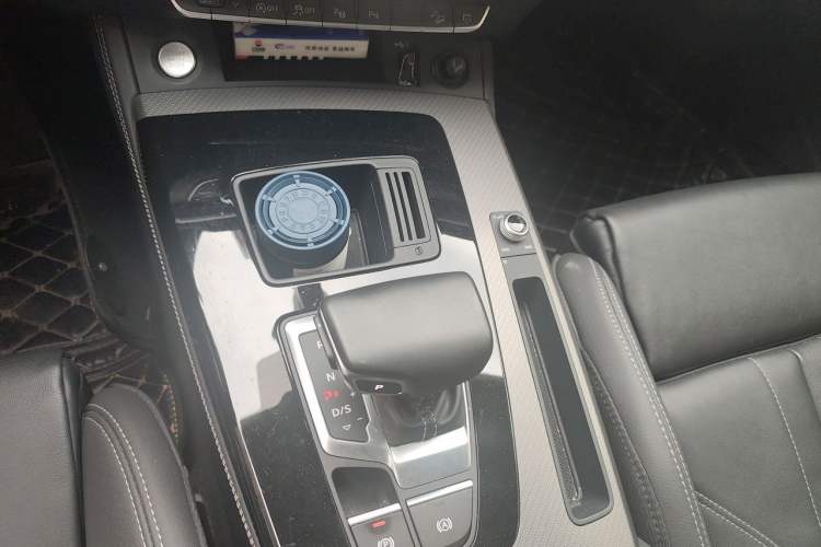 Used Audi Q5L 2022 40T Luxury Dynamic Model Gear Lever