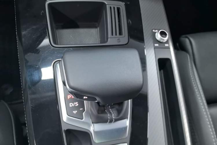 Used Audi Q5L 2022 Updated 45T Luxury Dynamic Version Gear Lever