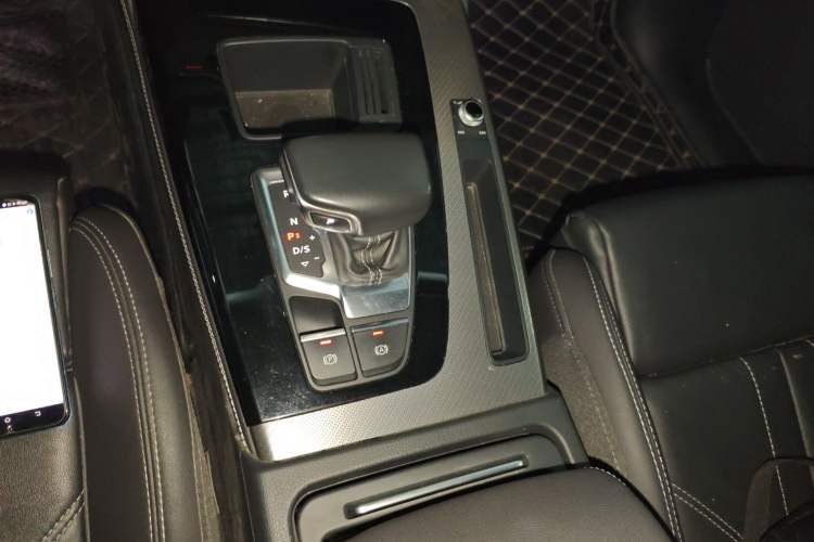 Used Audi Q5L 2022 40T Luxury Dynamic Model Gear Lever