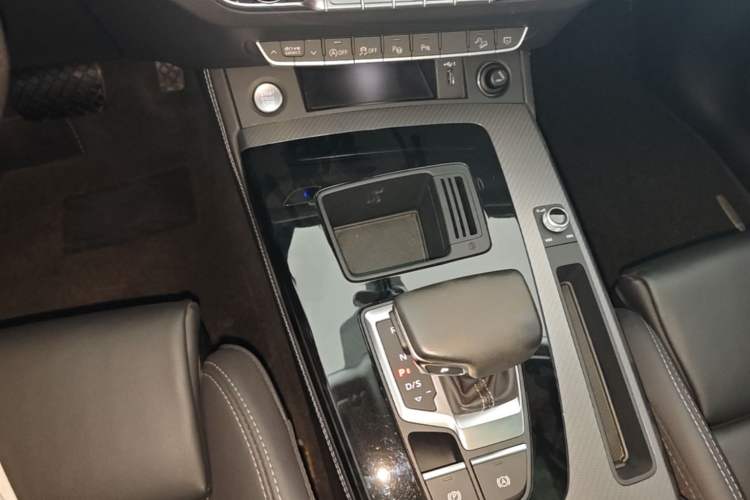 Used Audi Q5L 2022 Updated 45T Luxury Dynamic Version Gear Lever