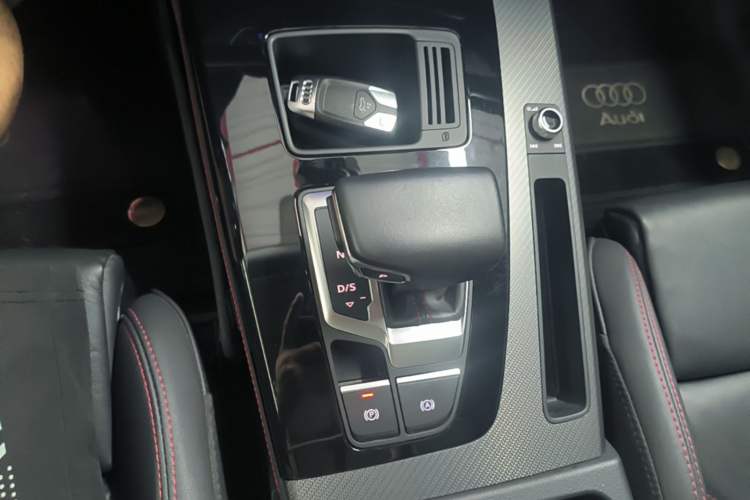 Used Audi Q5L 2022 40T RS Package Performance Model Gear Lever
