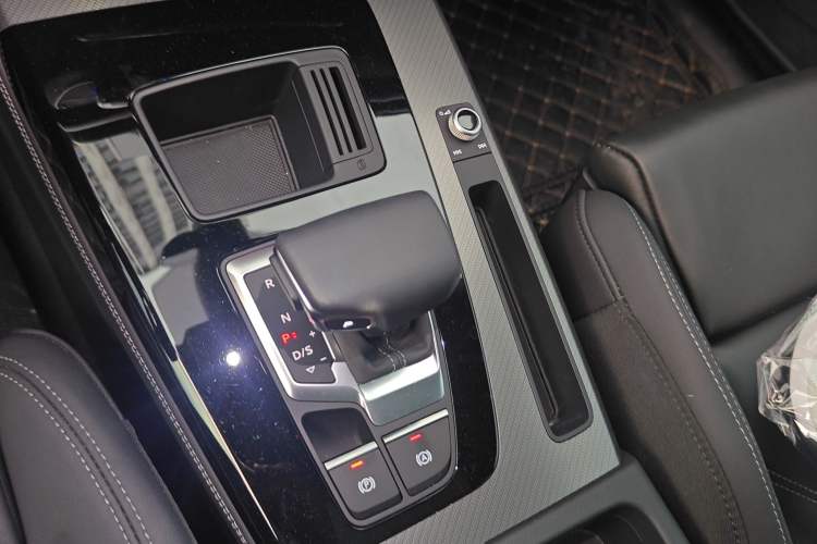 Used Audi Q5L 2022 40T Luxury Dynamic Model Gear Lever