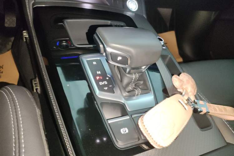 Used Audi Q5L 2022 Updated 40T Luxury Dynamic Edition Gear Lever
