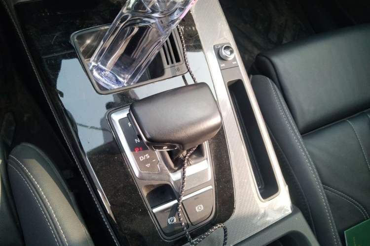 Used Audi Q5L 2022 40T Luxury Dynamic Model Gear Lever