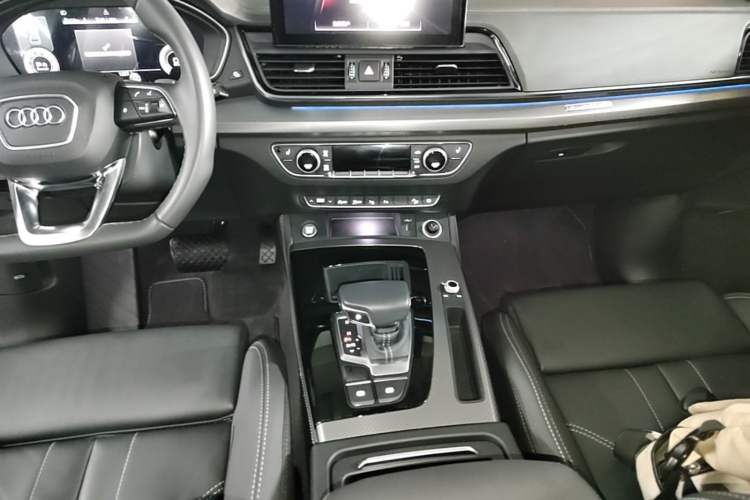 Used Audi Q5L 2022 40T Luxury Dynamic Model Gear Lever