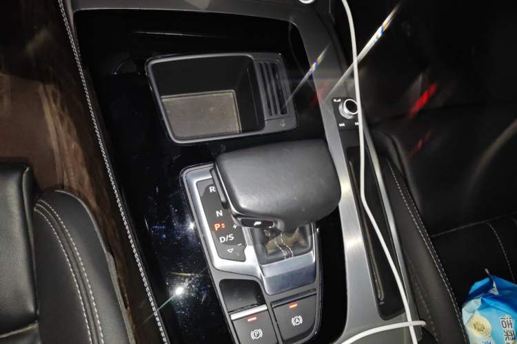 Used Audi Q5L 2022 40T Fashionable and Dynamic Model Gear Lever