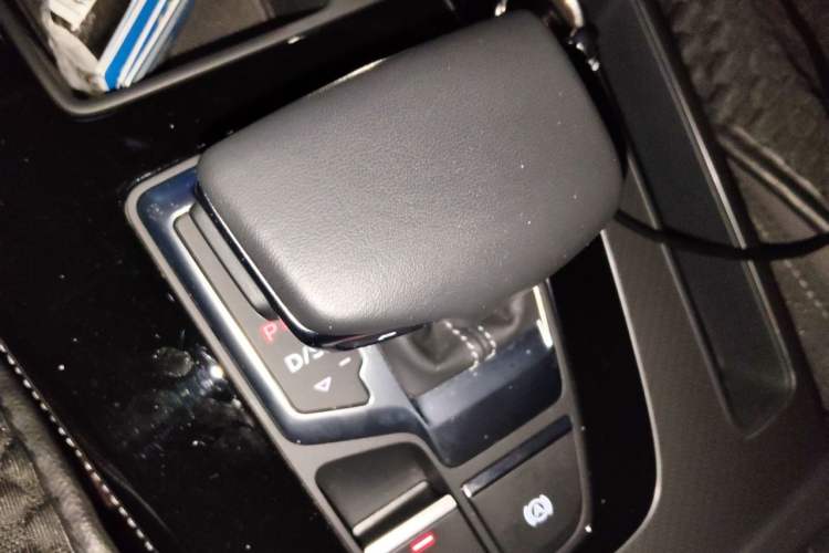 Used Audi Q5L 2022 Updated 40T Luxury Dynamic Edition Gear Lever