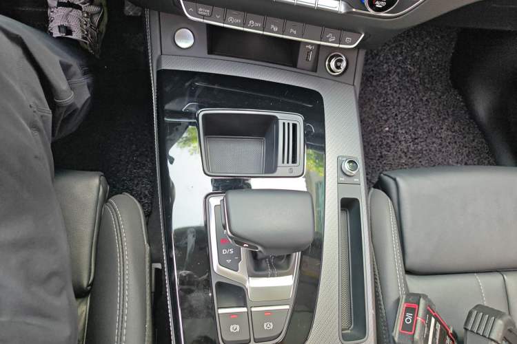 Used Audi Q5L 2022 Updated 40T Luxury Dynamic Edition Gear Lever