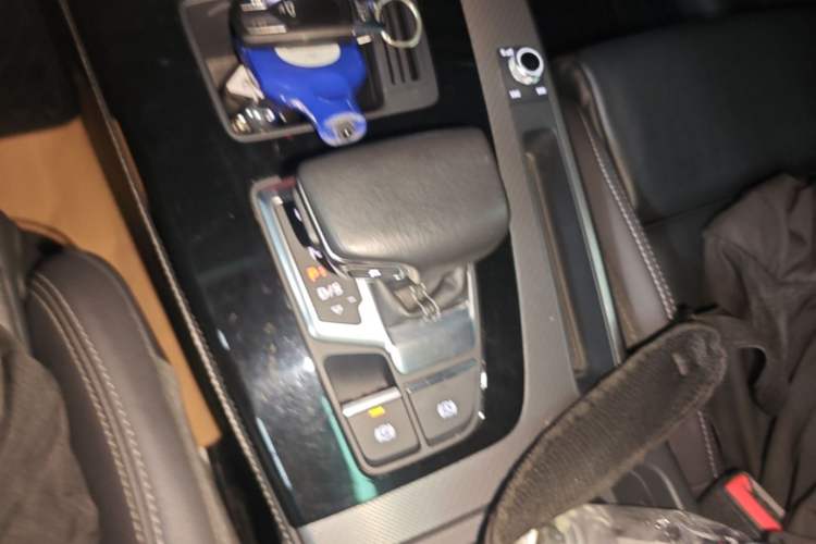 Used Audi Q5L 2022 45T Luxury Dynamic Model Gear Lever