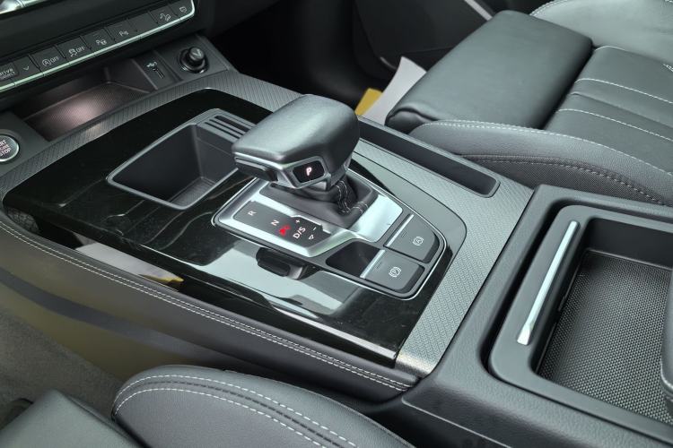 Used Audi Q5L 2022 Updated 40T Luxury Dynamic Edition Gear Lever