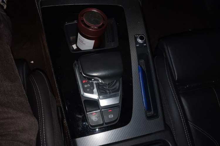 Used Audi Q5L 2022 40T Luxury Dynamic Model Gear Lever