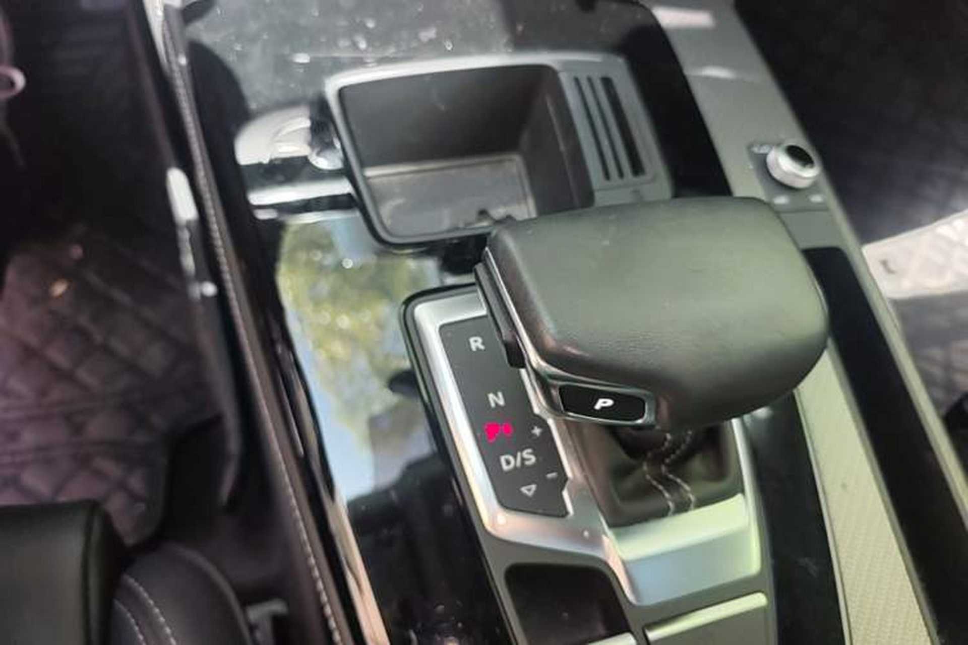 Used Audi Q5L 2022 40T Fashionable and Dynamic Model Gear Lever