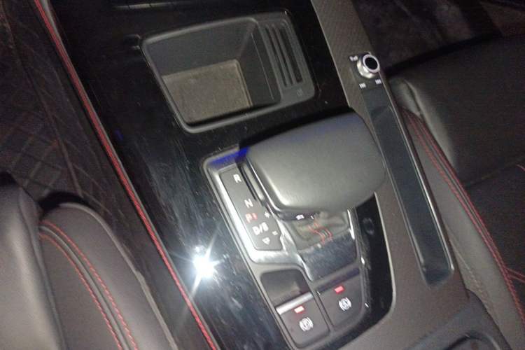 Used Audi Q5L 2022 40T Luxury Dynamic Model Gear Lever