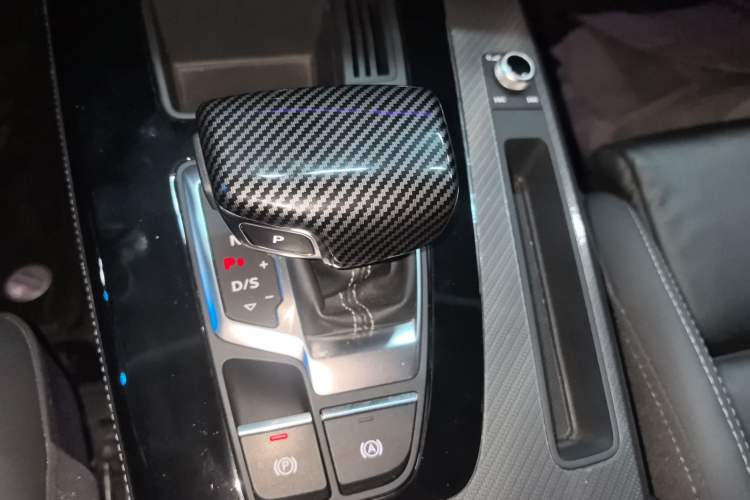 Used Audi Q5L 2022 40T Luxury Dynamic Model Gear Lever