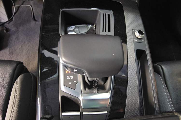 Used Audi Q5L 2022 40T Luxury Dynamic Model Gear Lever