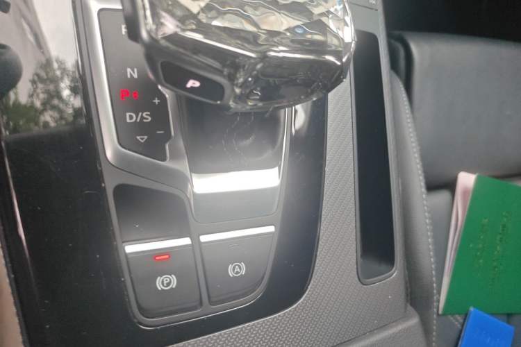 Used Audi Q5L 2022 40T Luxury Dynamic Model Gear Lever