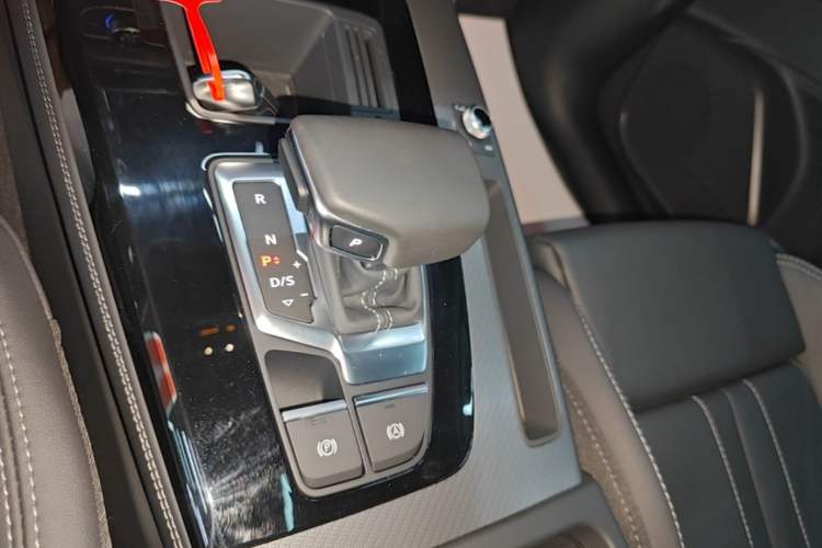 Used Audi Q5L 2022 40T Fashionable and Dynamic Model Gear Lever