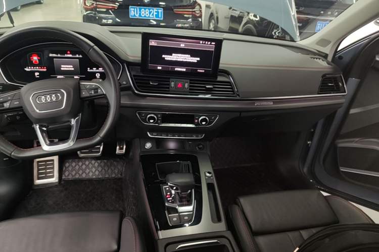 Used Audi Q5L 2022 40T RS Package Performance Model Gear Lever