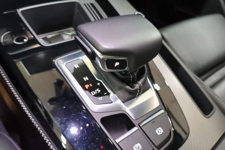 Used Audi Q5L 2022 45T Luxury Dynamic Model Gear Lever
