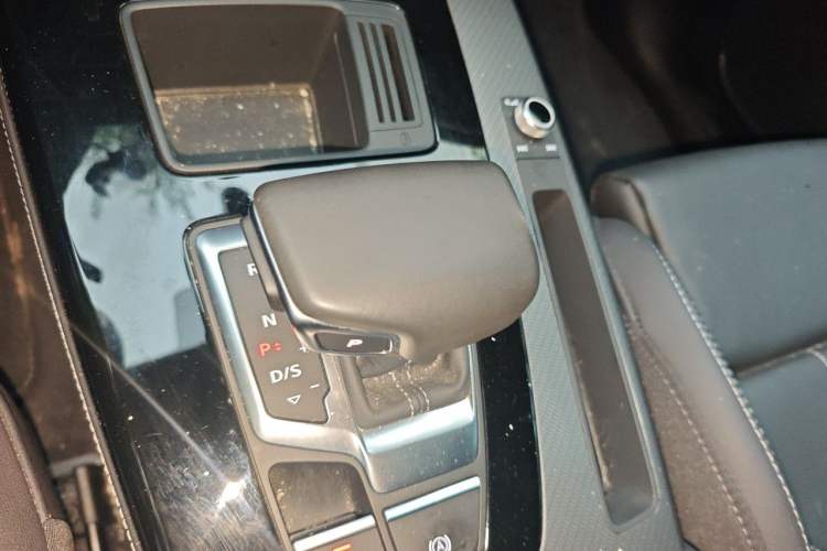 Used Audi Q5L 2022 Updated 40T Luxury Dynamic Edition Gear Lever