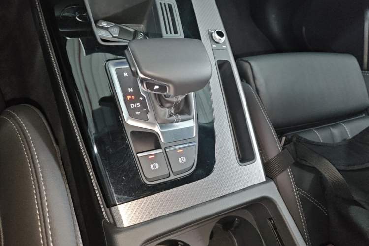 Used Audi Q5L 2022 Updated 40T Luxury Dynamic Edition Gear Lever