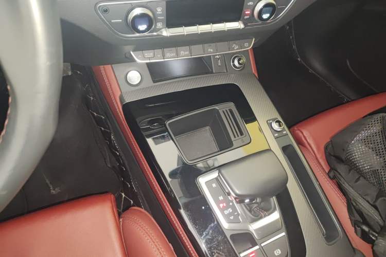Used Audi Q5L 2022 40T Fashionable and Dynamic Model Gear Lever