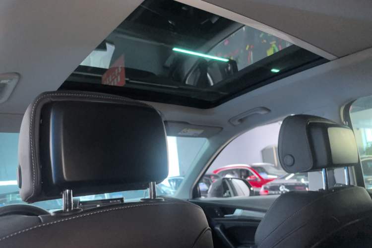 Used Audi Q5L 2022 40T Luxury Dynamic Model Headliner