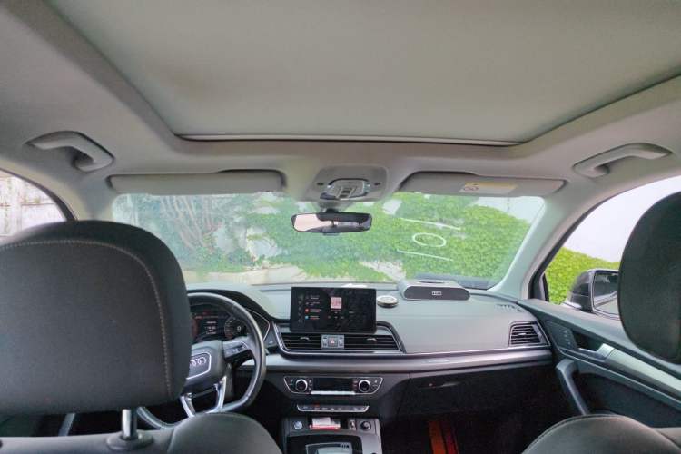 Used Audi Q5L 2022 40T Fashionable and Elegant Model Headliner