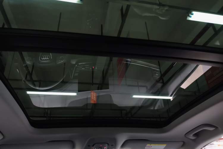 Used Audi Q5L 2022 45T Luxury Dynamic Model Headliner