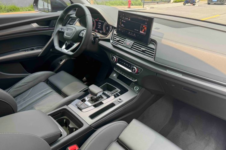 Used Audi Q5L 2022 Updated 40T Luxury Dynamic Edition Interior 1